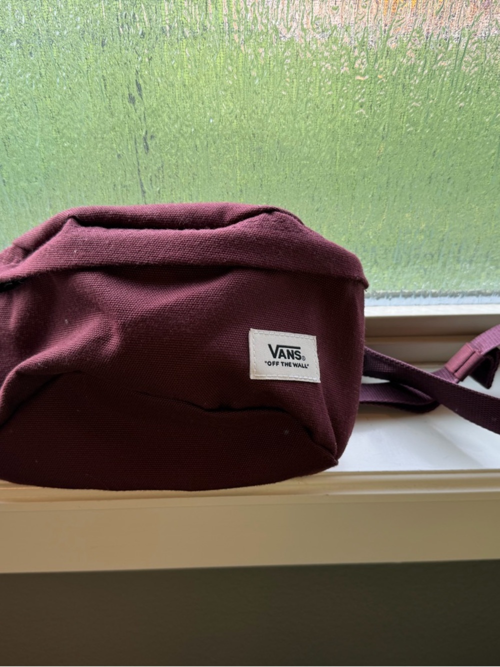 Vans belt bag / fanny pack. Burgundy color. Never used.